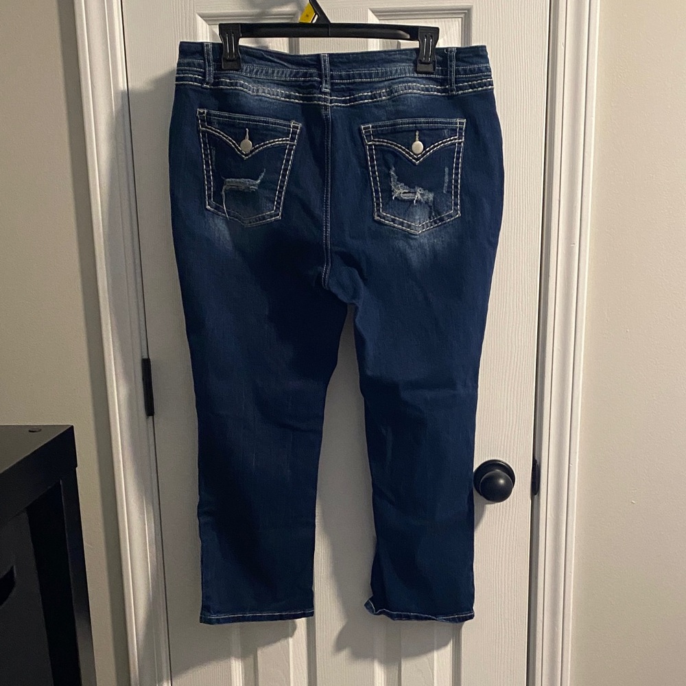 Women's Capri Style Distressed Blue Jeans - Picture 3 of 4